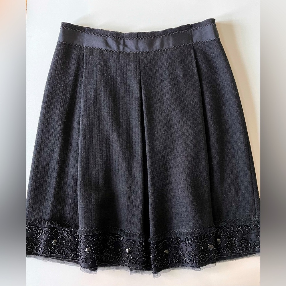 Elie Tahari Dorian black wool knee length pleated skirt, beaded hem Sz 6